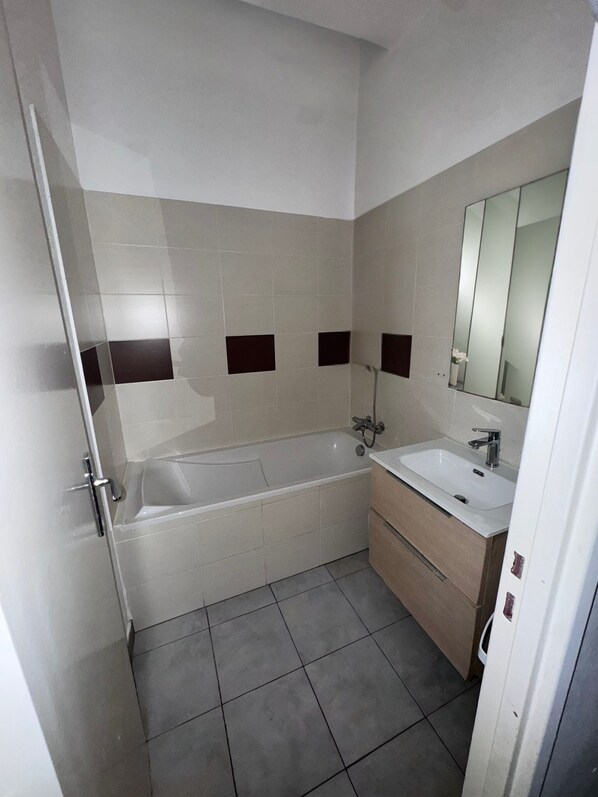 Towels, soap, toilet paper - Spacious 6-person apartment near the Christmas market (Schiltigheim)