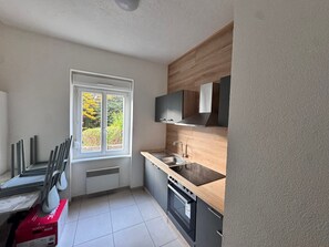 Private kitchen - Spacious 6-person apartment near the Christmas market (Schiltigheim)