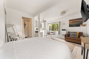 1 bedroom, iron/ironing board, free WiFi, bed sheets - Quiet Guest Suite w/ Private Entry + Garden in Central LA (Los Angeles)