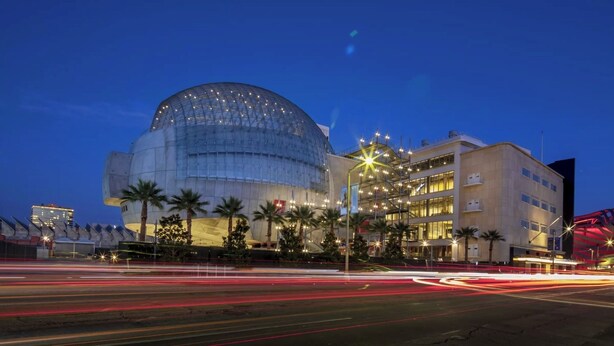 A large, dome-shaped building with a modern architectural design, surrounded by palm trees and streetlights. - Quiet Guest Suite w/ Private Entry + Garden in Central LA (Los Angeles)