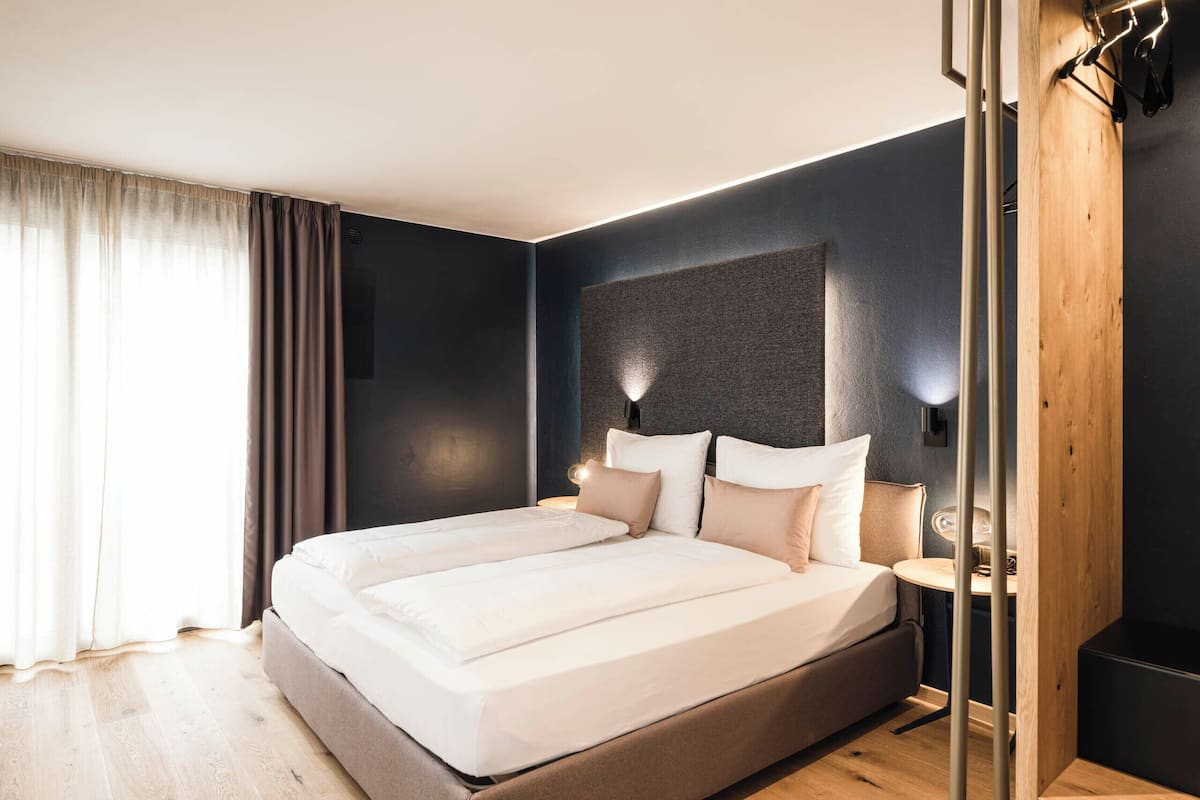 Apartment 3.01 | Cofres nos quartos, cortinas blackout, quartos à prova de som