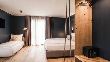 Apartment 3.01 | In-room safe, blackout curtains, soundproofing, iron/ironing board