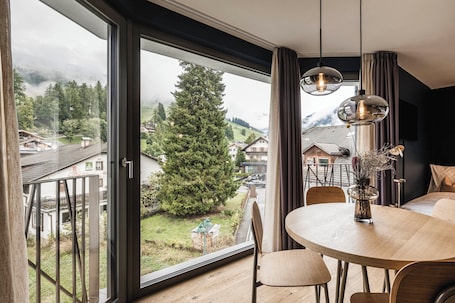 Apartment 3.01 | In-room dining