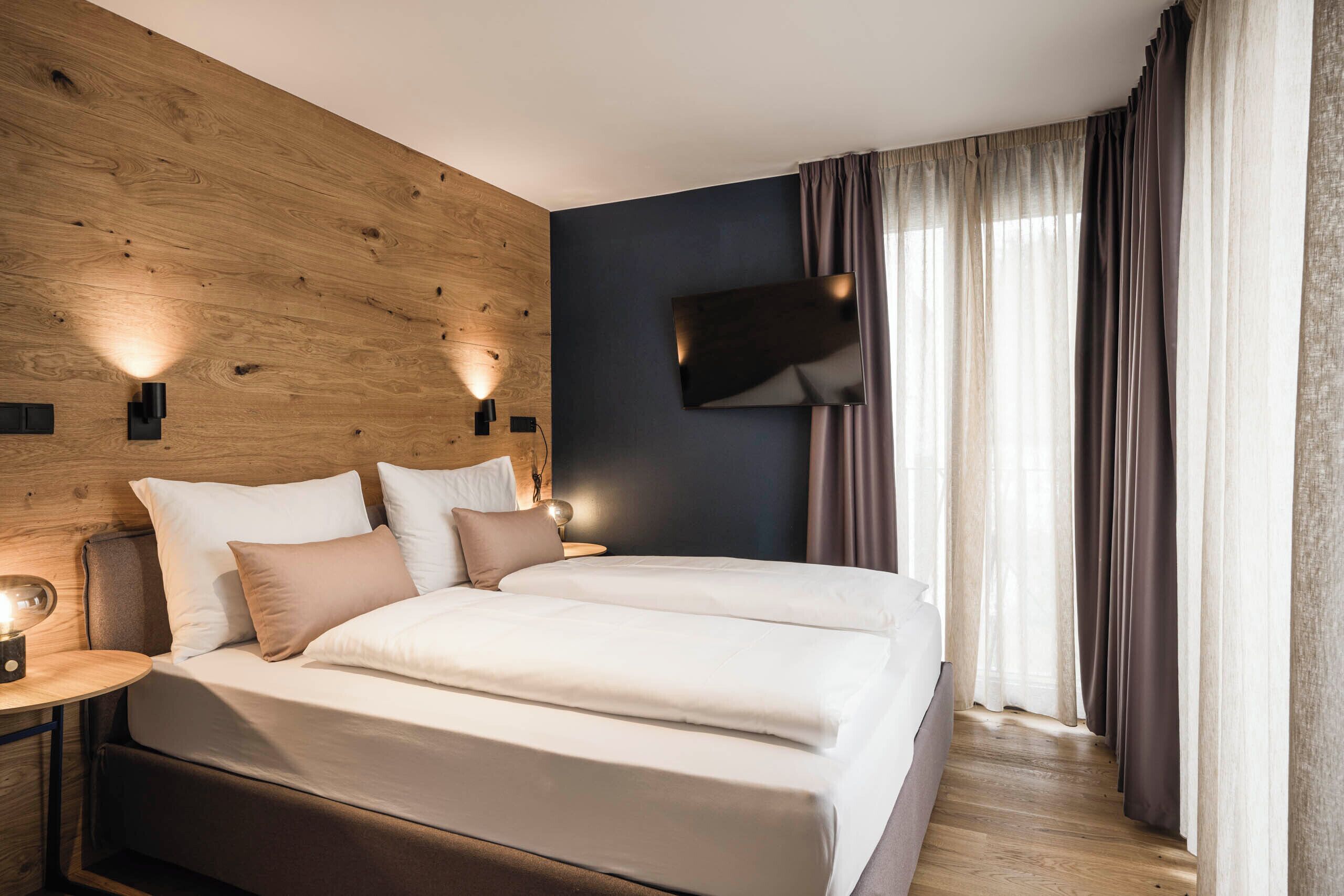 Apartment 3.02 | In-room safe, blackout drapes, soundproofing, iron/ironing board