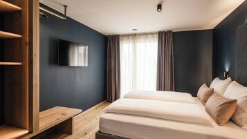 Apartment 3.08 | In-room safe, blackout drapes, soundproofing, iron/ironing board