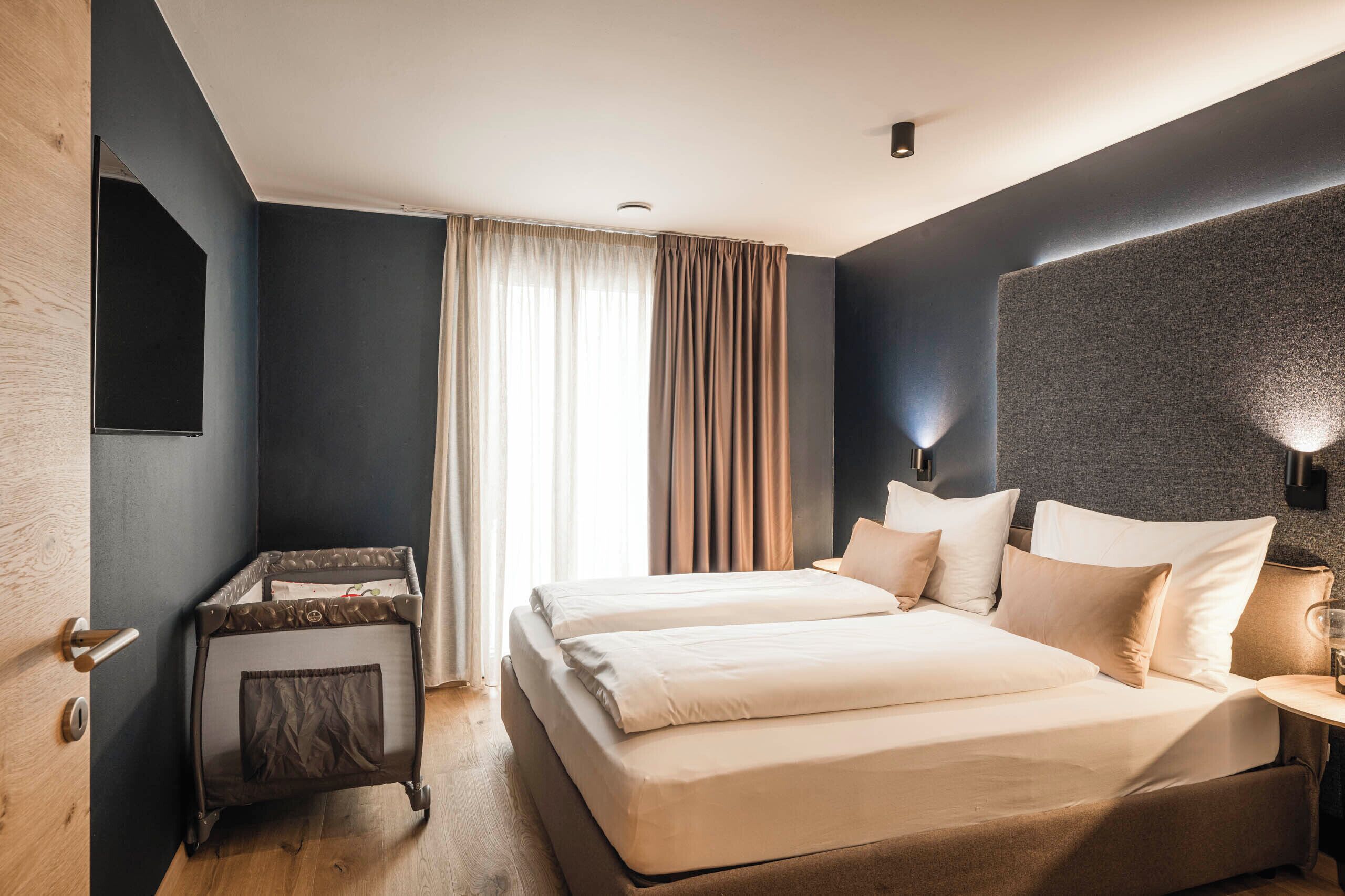 Apartment 3.03 | In-room safe, blackout drapes, soundproofing, iron/ironing board