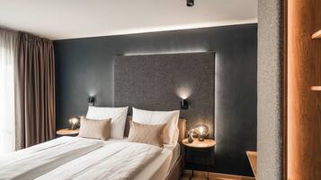 Apartment 3.06 | Coffres-forts dans les chambres, rideaux occultants