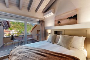 Apartment | Premium bedding, down comforters, iron/ironing board, cribs/infant beds - Home Holidays (Argegno)