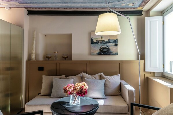 公寓 | 高級寢具、羽絨被、熨斗/熨衣板、搖籃/嬰兒床