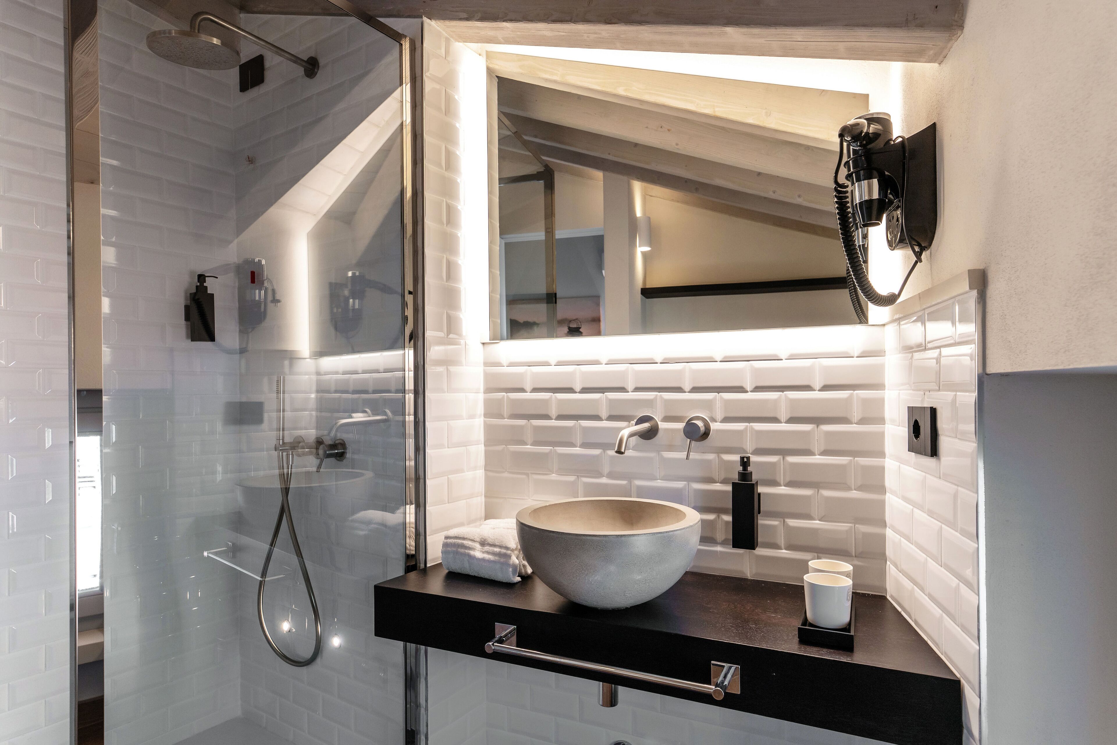 Apartment | Bathroom | Shower, hair dryer, bidet, towels