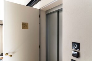 公寓 | 高級寢具、羽絨被、熨斗/熨衣板、搖籃/嬰兒床