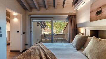 Apartment | Premium bedding, down comforters, iron/ironing board, cribs/infant beds