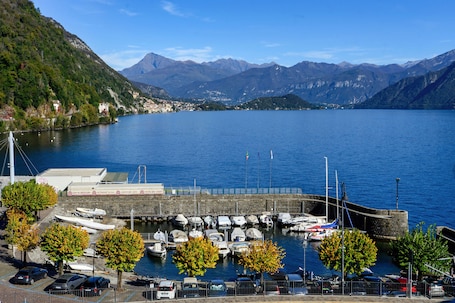 Apartment | Premium bedding, down comforters, iron/ironing board, cribs/infant beds