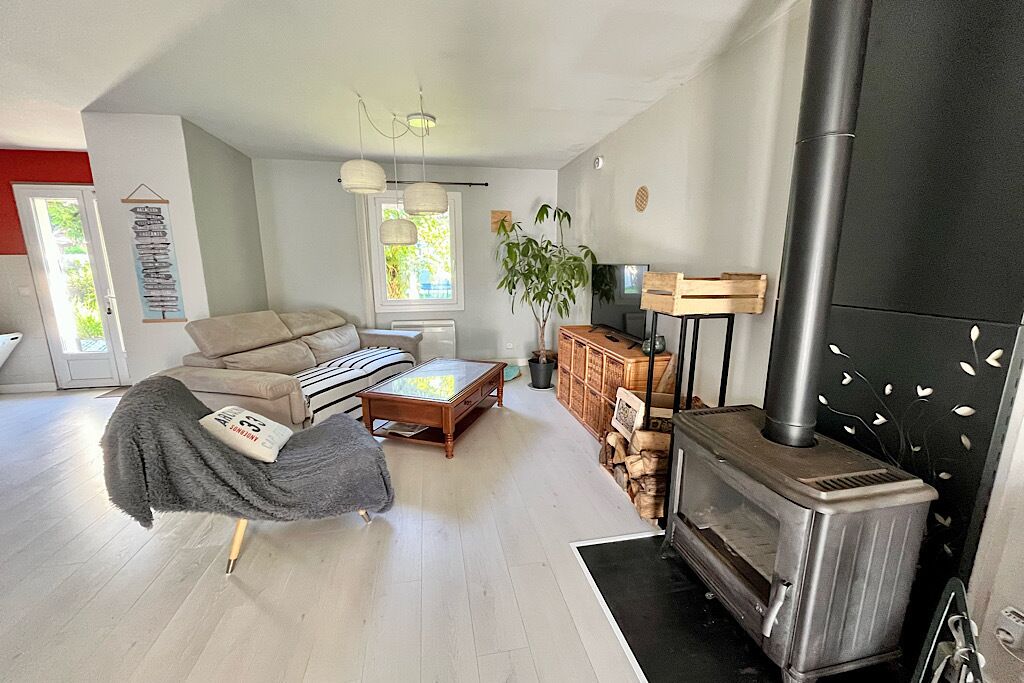 Smart-TV, Kamin, Musikbibliothek, Stereoanlage