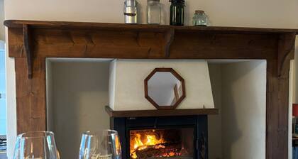 Gîte de 12 opposite the Brasserie des Anges in Corrèze