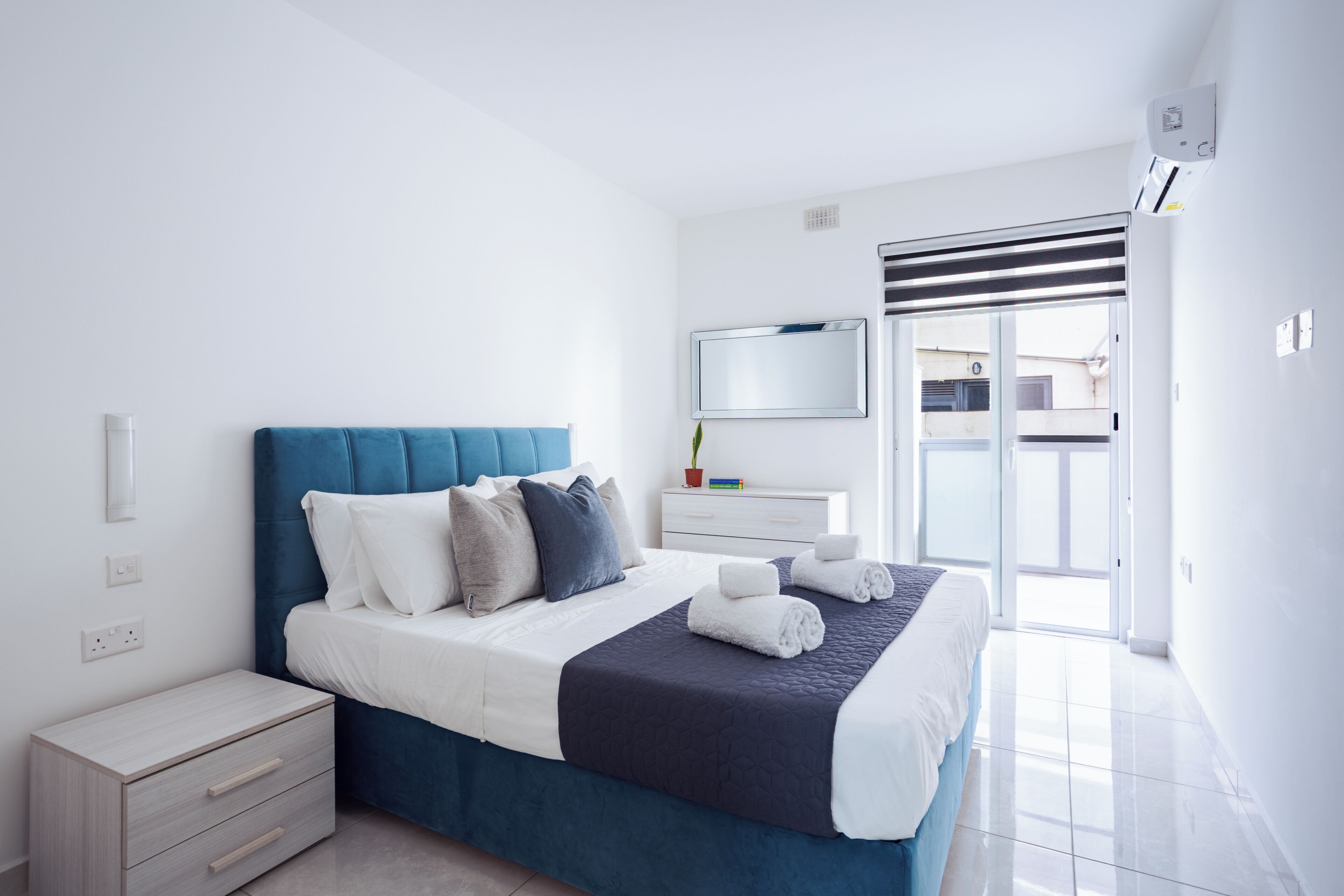 Fer et planche à repasser, Wi-Fi gratuit, draps fournis