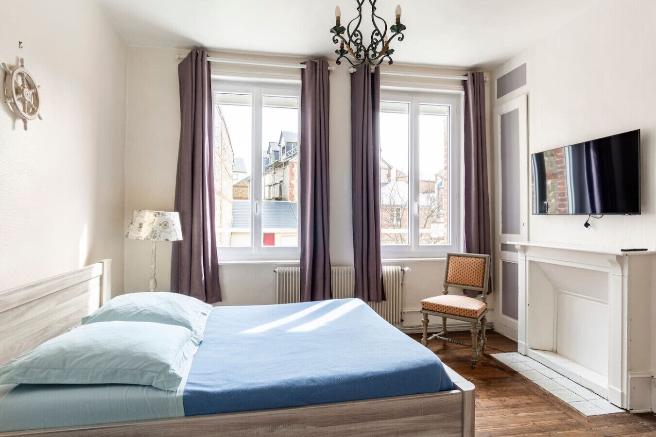 3 slaapkamers, een strijkplank/strijkijzer, wifi