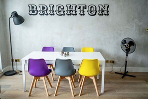 Dining - Seaside Retreat| Steps from Brighton Beach (Brighton and Hove)