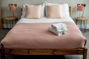 2 多间卧室、熨斗/熨衣板、WiFi、床单