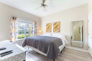 Tabla de planchar con plancha, wifi y ropa de cama 