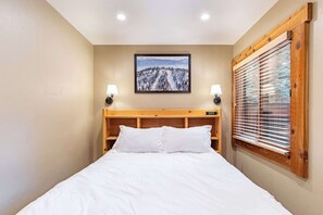 Bügeleisen/Bügelbrett, Reisekinderbett, WLAN, Bettwäsche