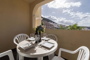 Outdoor dining - Castle Harbour 39 - Two Bed (Los Cristianos)