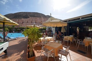 Outdoor dining - Castle Harbour 39 - Two Bed (Los Cristianos)