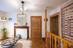 Interior - La Salamandre – Unique House with Terrace (Le Châtelard)