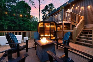 Terrace/patio - Luxe Cabin, Sleeps 11・ Sauna・Gym・Theater・Game (Sevierville)