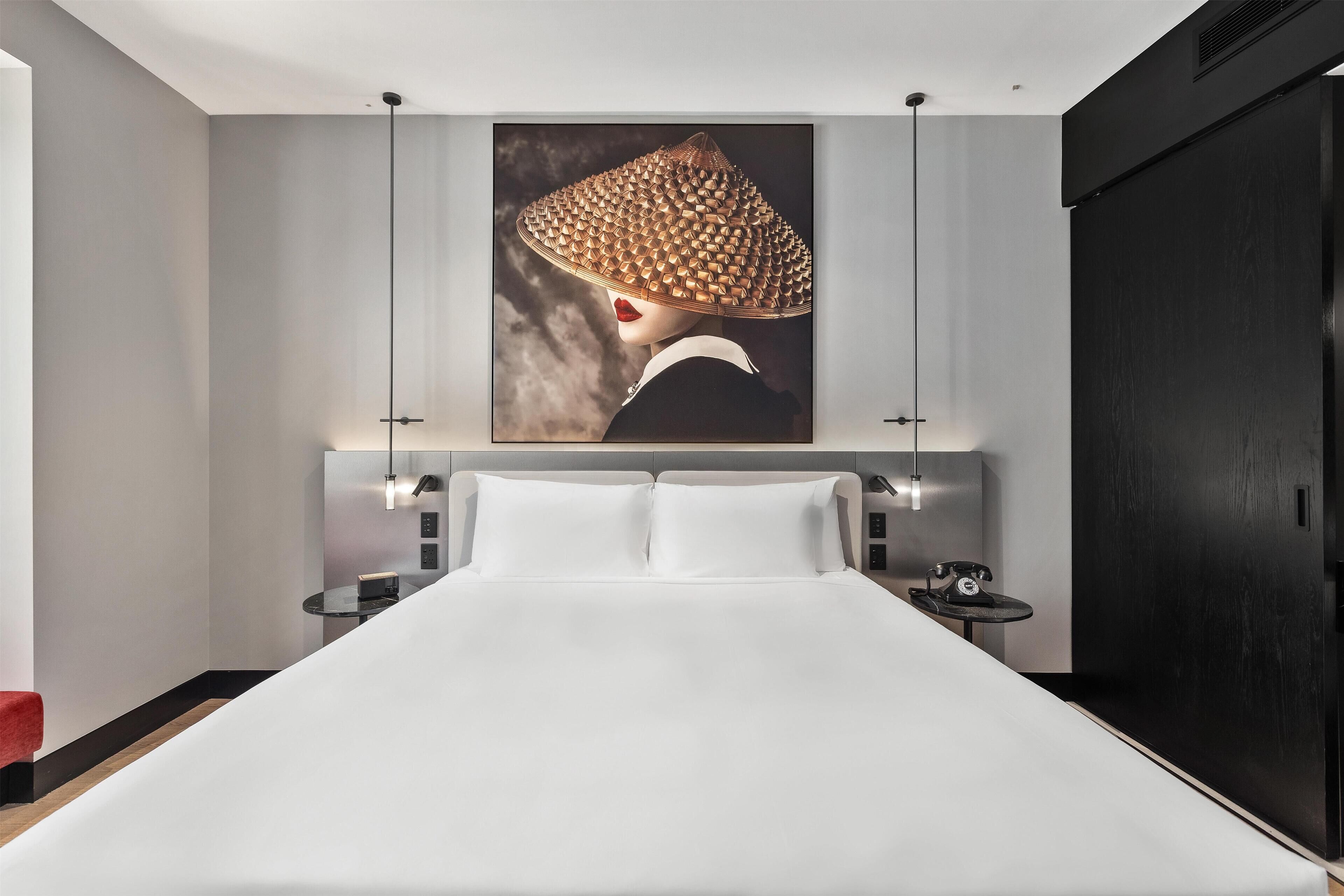 Zimmersafe, laptopgeeigneter Arbeitsplatz, Verdunkelungsvorhänge