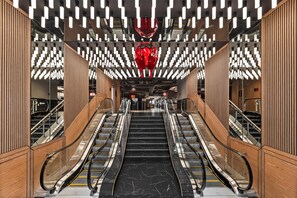 Lobby - Radisson RED Auckland (Auckland)