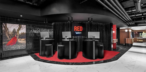 Reception - Radisson RED Auckland (Auckland)