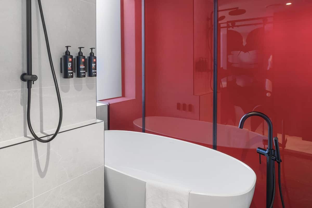 Suite (Panorama View) | 322 bedrooms, in-room safe, desk, laptop workspace