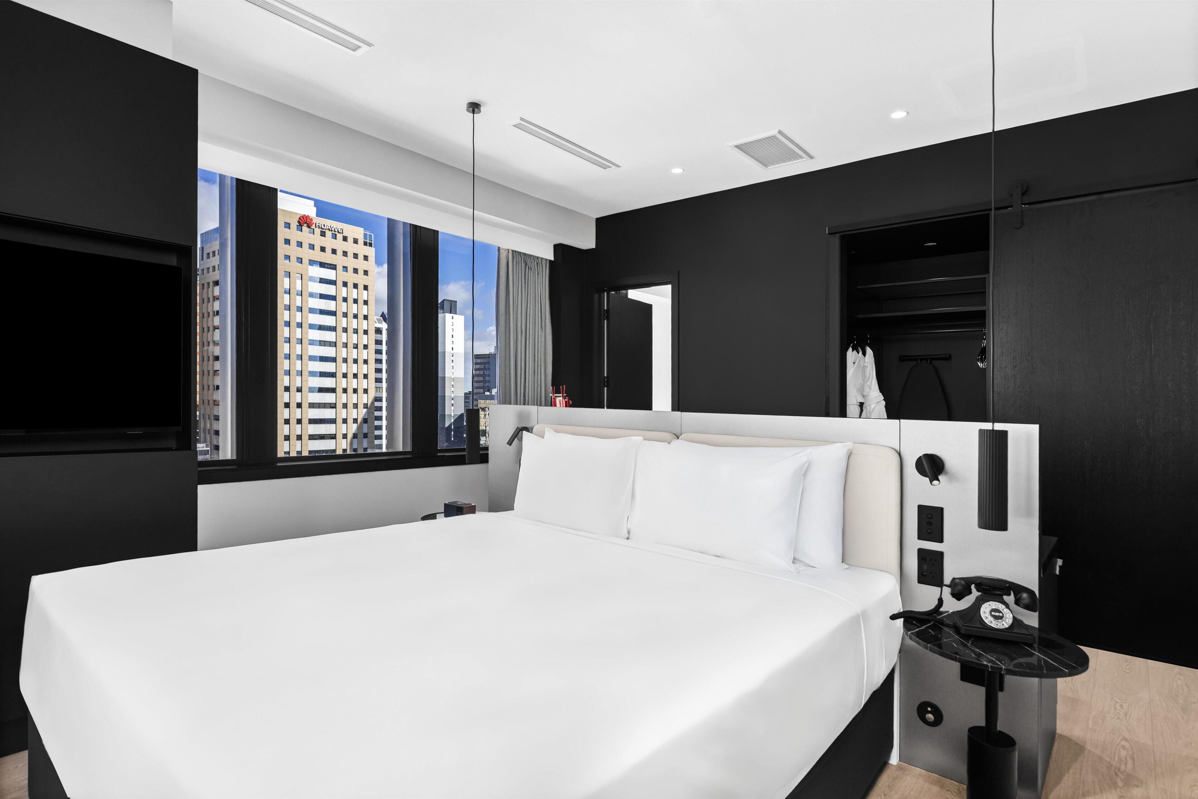 Suite (Panorama View) | Zimmersafe, laptopgeeigneter Arbeitsplatz, Verdunkelungsvorhänge