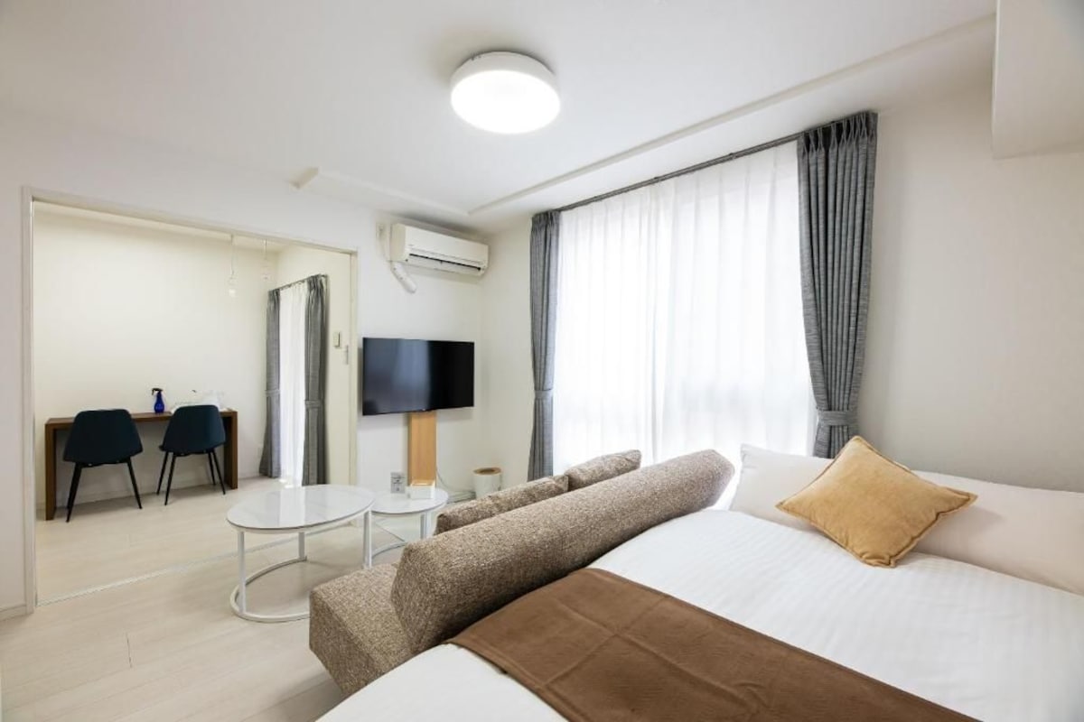 Blackout curtains, free WiFi, bed sheets