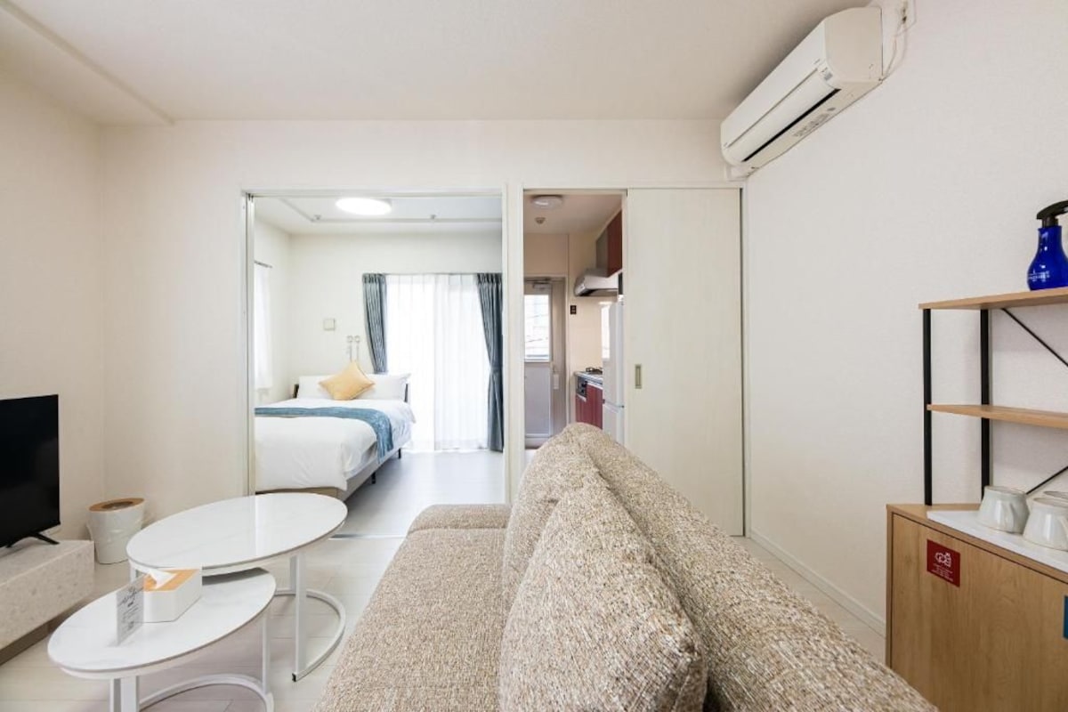Blackout curtains, free WiFi, bed sheets