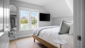 2 bedrooms, iron/ironing board, travel cot, WiFi