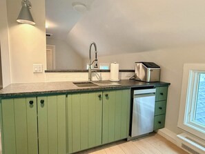 Frigorífic, microones, forn i placa de cuina 