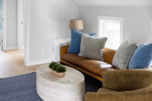 TV, offices - Robin's Nest in Leland (Leland)
