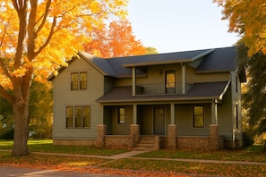 Exterior - Robin's Nest in Leland (Leland)