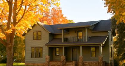 Robin's Nest in Leland