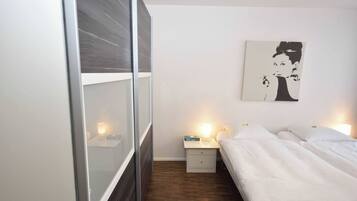 2 Schlafzimmer, Schreibtisch, Bügeleisen/Bügelbrett, WLAN