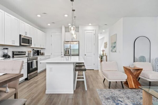 Room - Lovely Townhome Sleeps 8 Eve101 (Davenport)