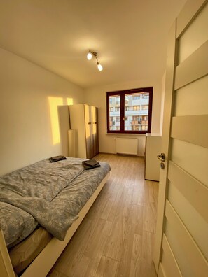 Iron/ironing board, free WiFi, bed sheets - Elegancki apartament z balkonem na Woli, tylko 10 min do ścisłego centrum (Warszawa)