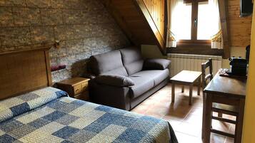 Double Room, Balcony | Free WiFi