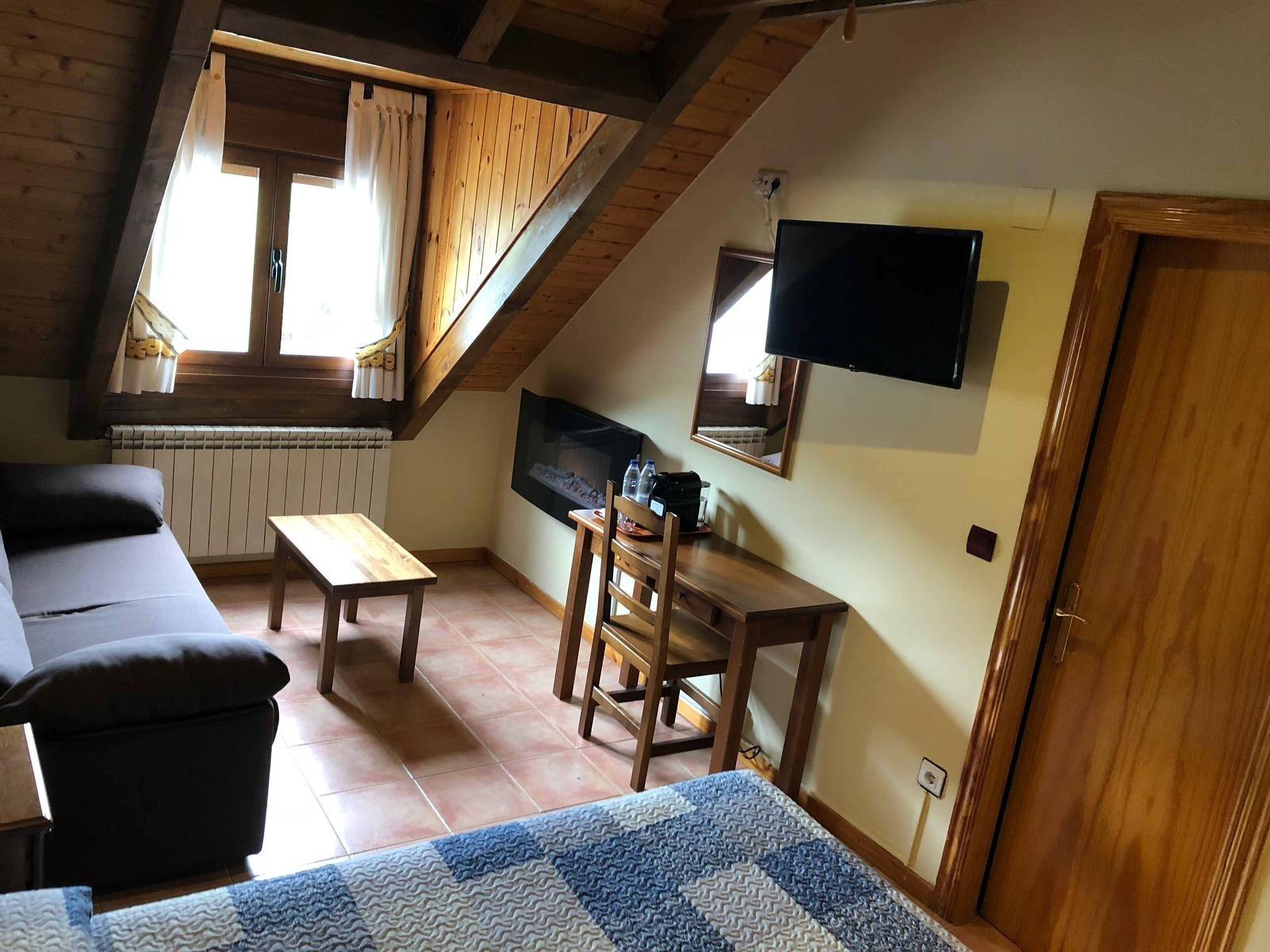 Double Room, Balcony | Free WiFi