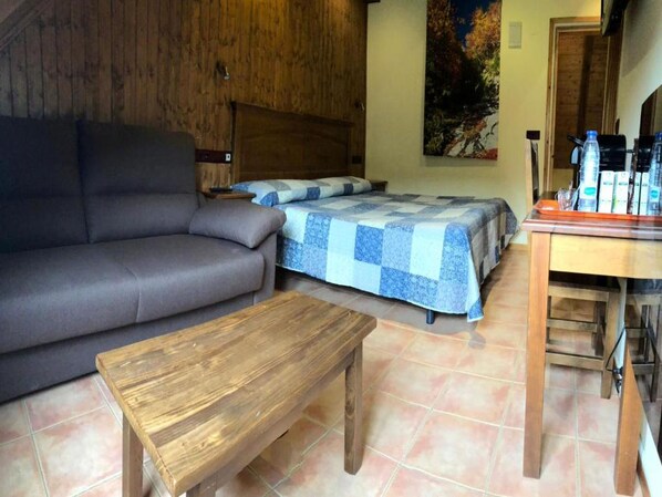 Chambre double, balcon | Accès au Wi-Fi (inclus)