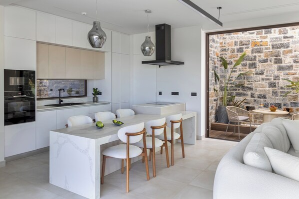 3 bedrooms, Internet