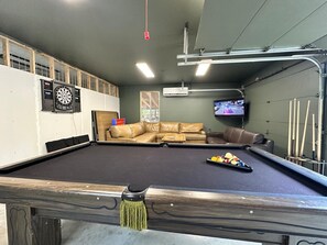 Standard Cabin | Game room