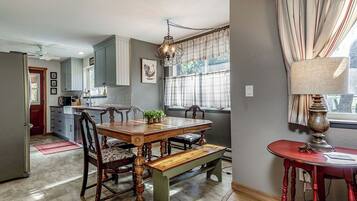 Standard Cabin | Dining